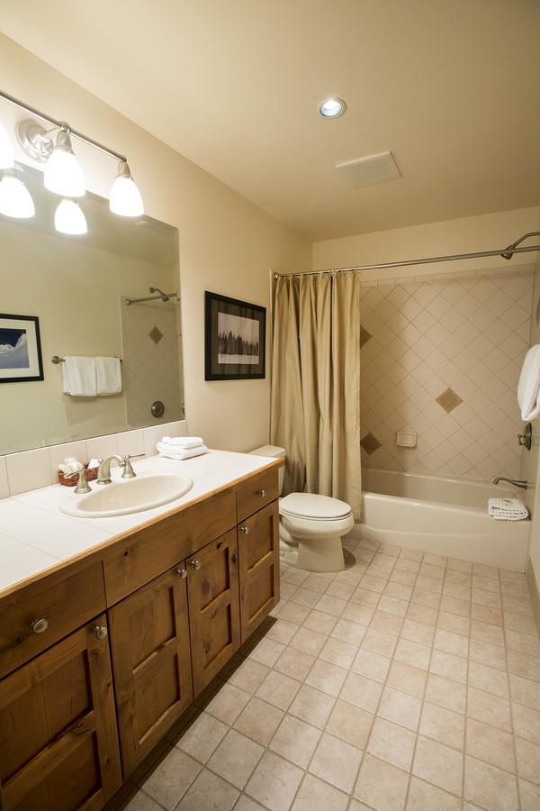 Westwall Lodge *