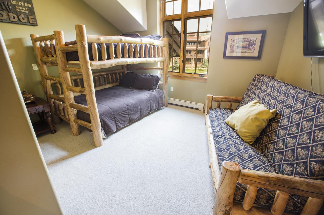 Westwall Lodge *