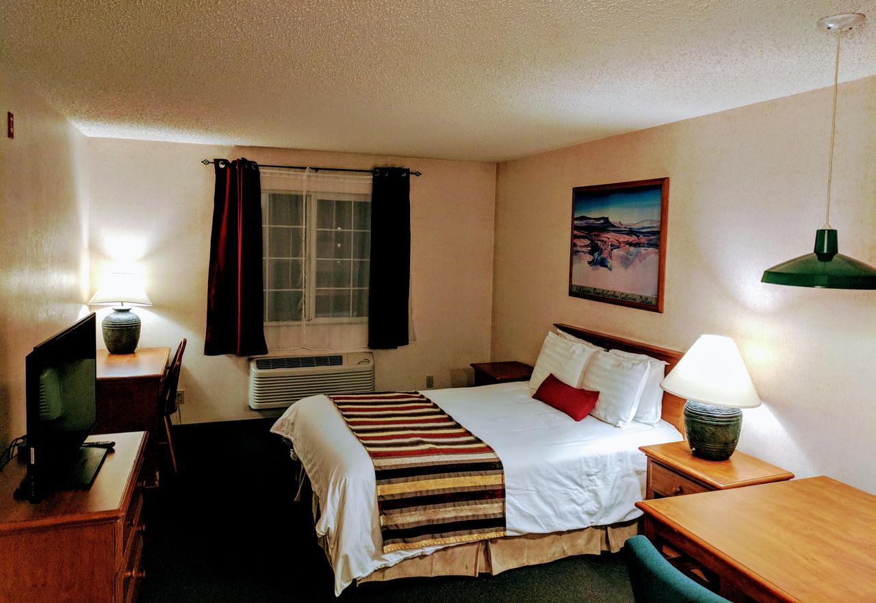 3 Peaks Hotel 2*