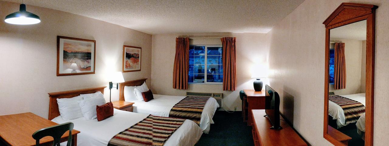 3 Peaks Hotel 2*