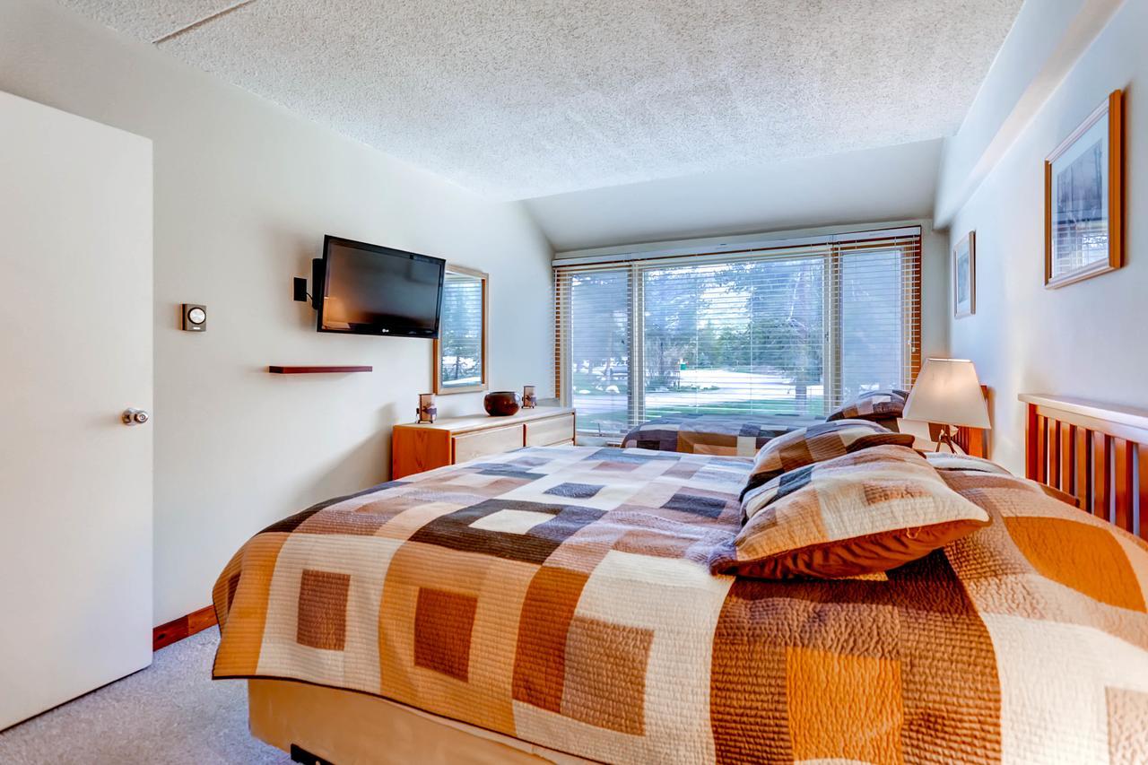 Lakeside Village By Resort 3*