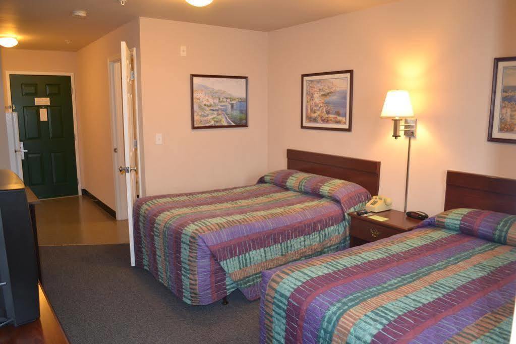 Suburban Denver North Hotel