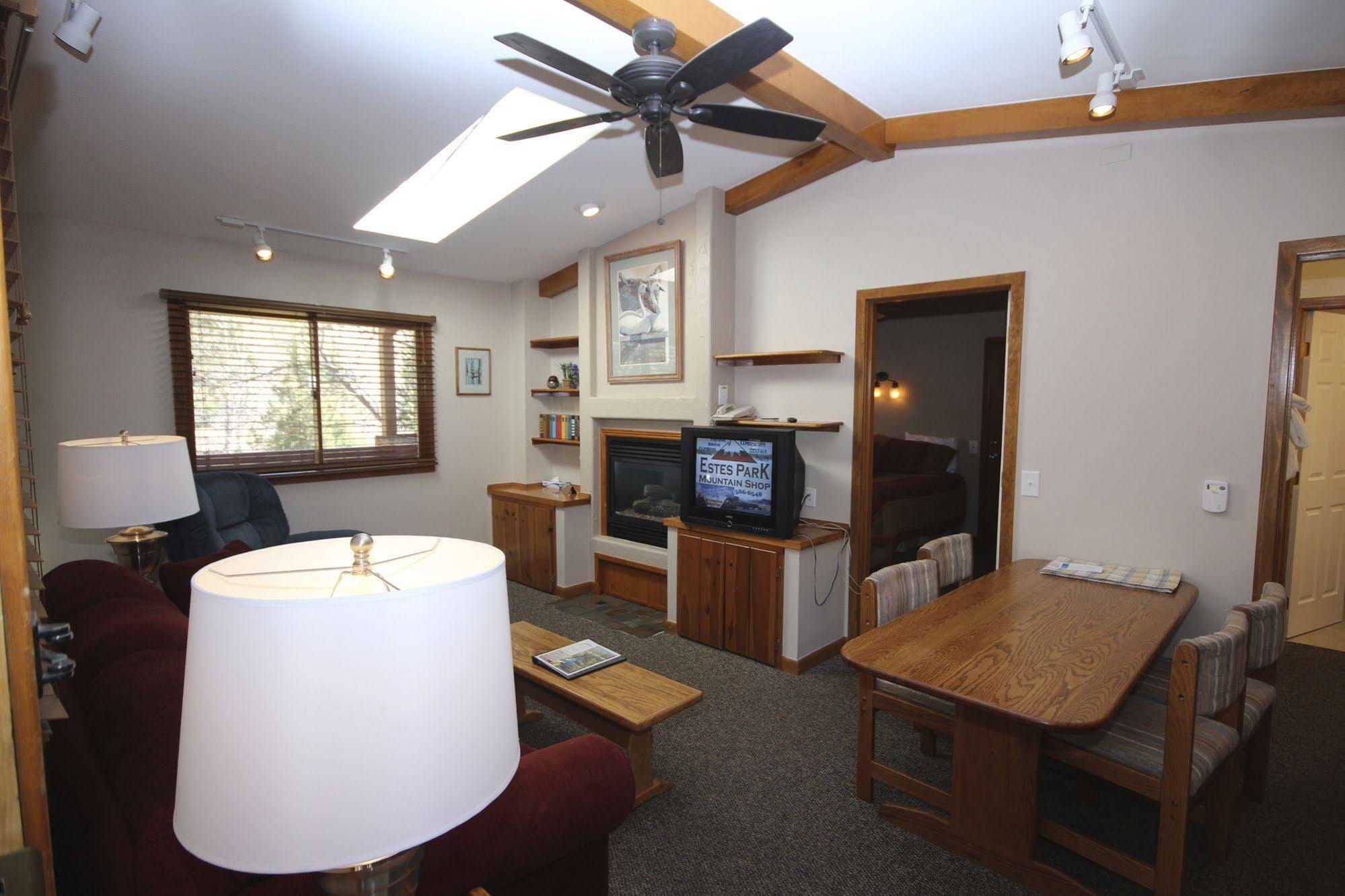 Streamside On Fall River Hotel
