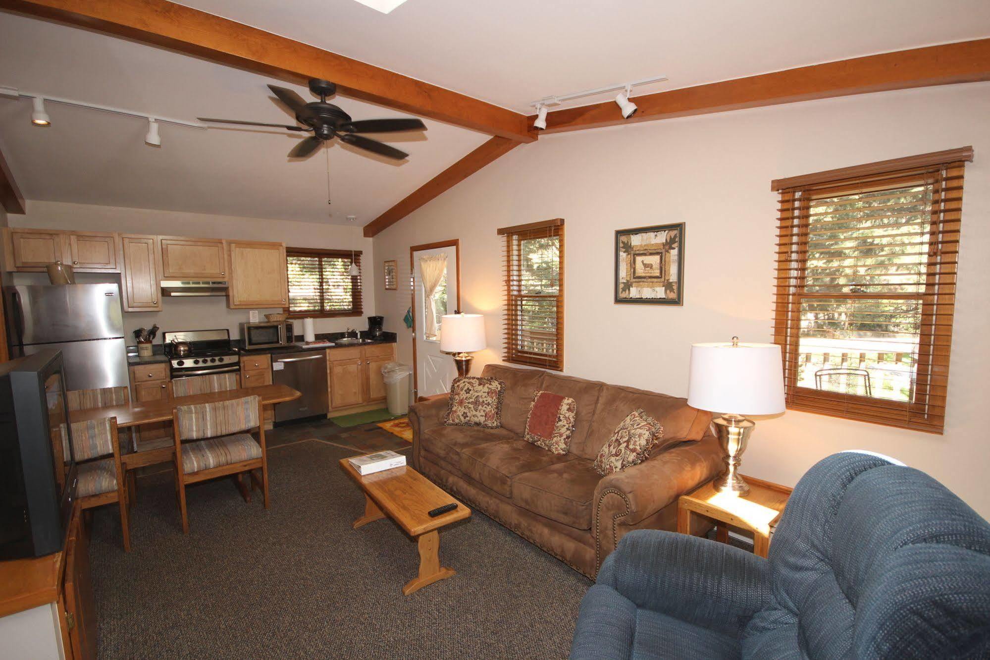 Streamside On Fall River Hotel 3*