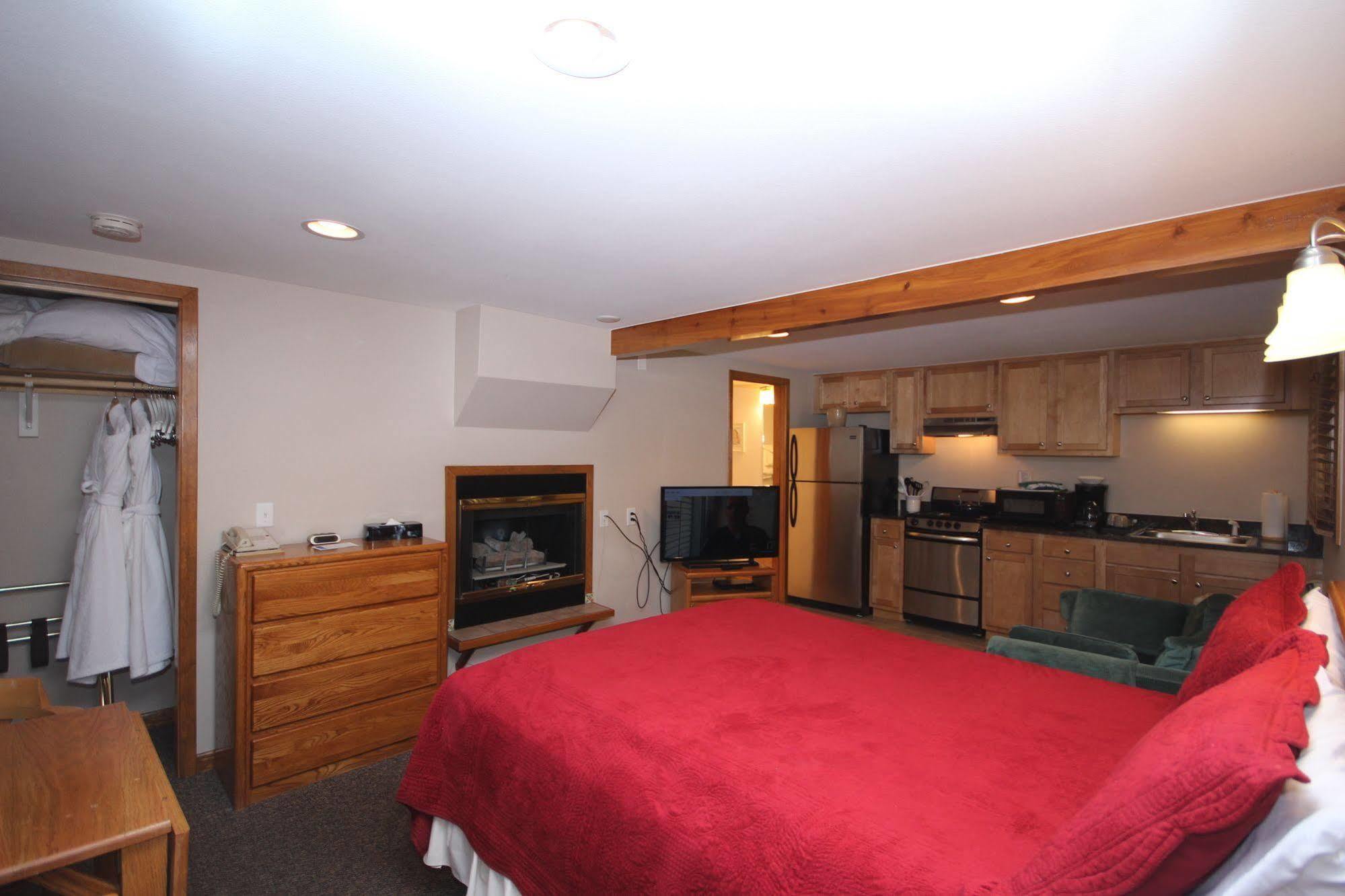 Hotel Streamside On Fall River