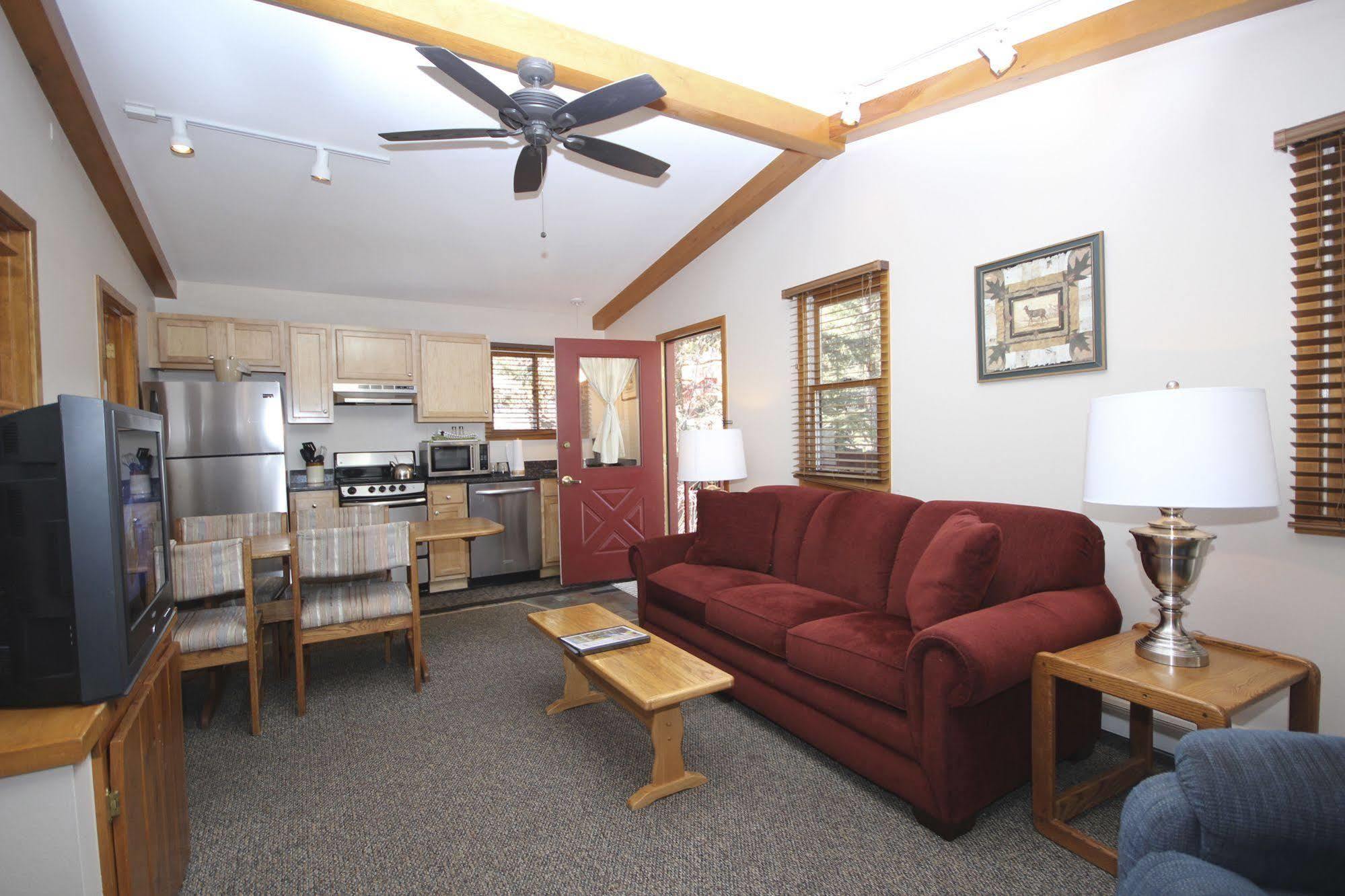 Hotel Streamside On Fall River