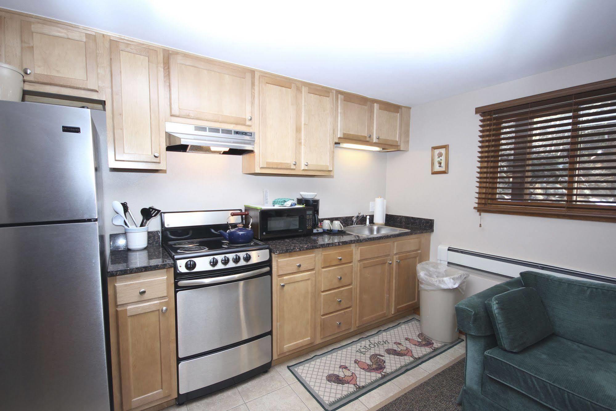 Hotel Streamside On Fall River 3*
