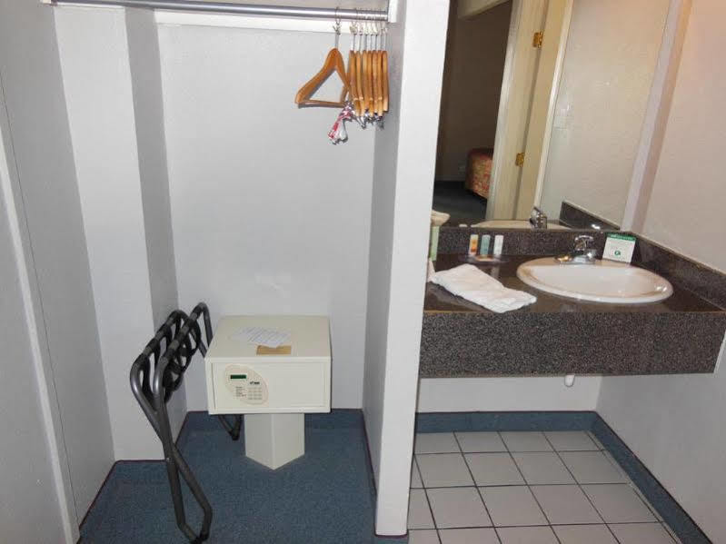 Motel Days By Wyndham Downtown Denver