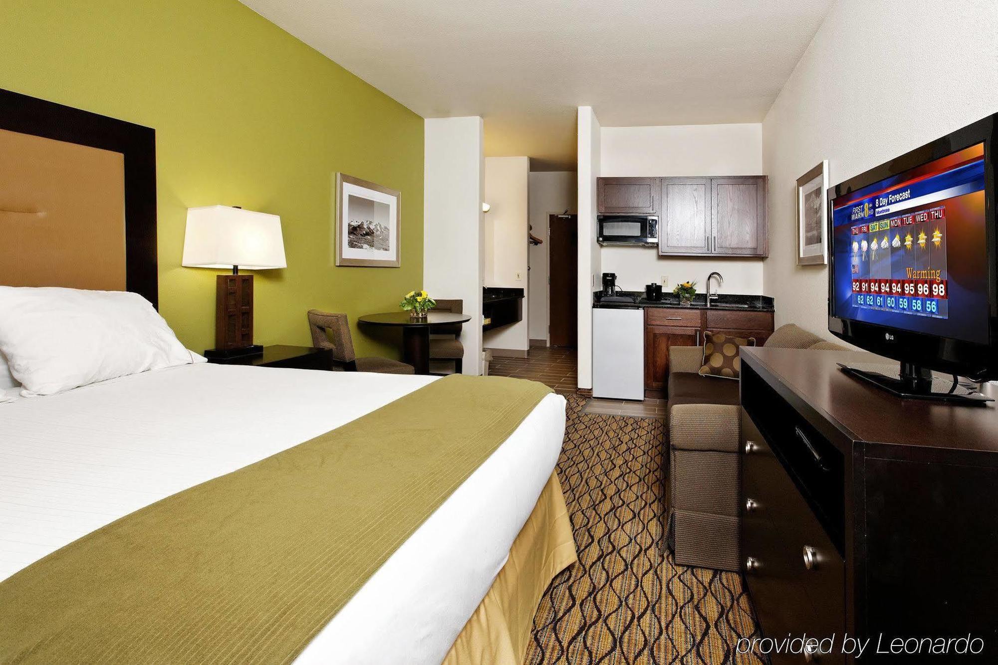 Holiday Express & - Black Canyon Area By Ihg Hotel