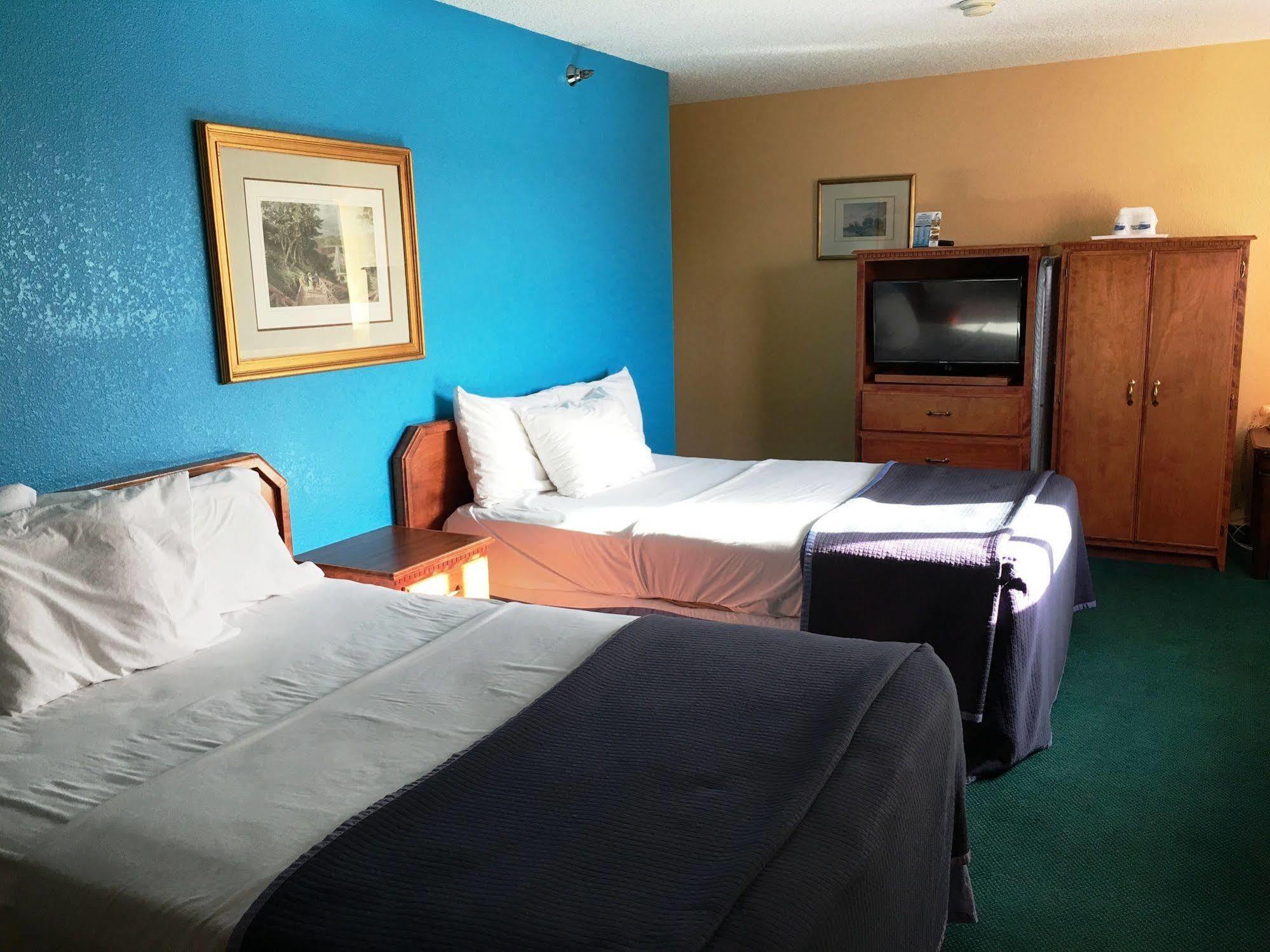 Howard Johnson By Wyndham Denver West Hotel