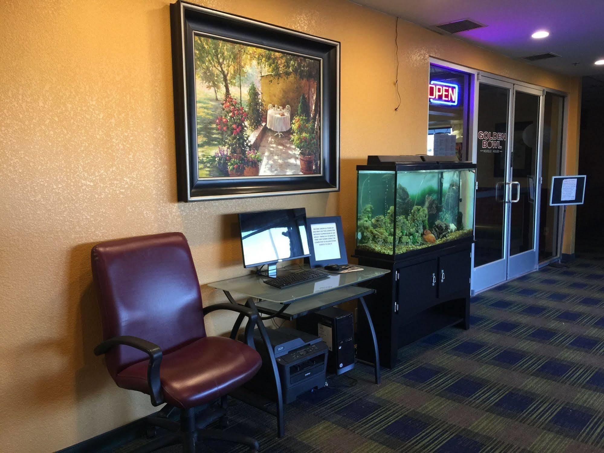 Howard Johnson By Wyndham Denver West