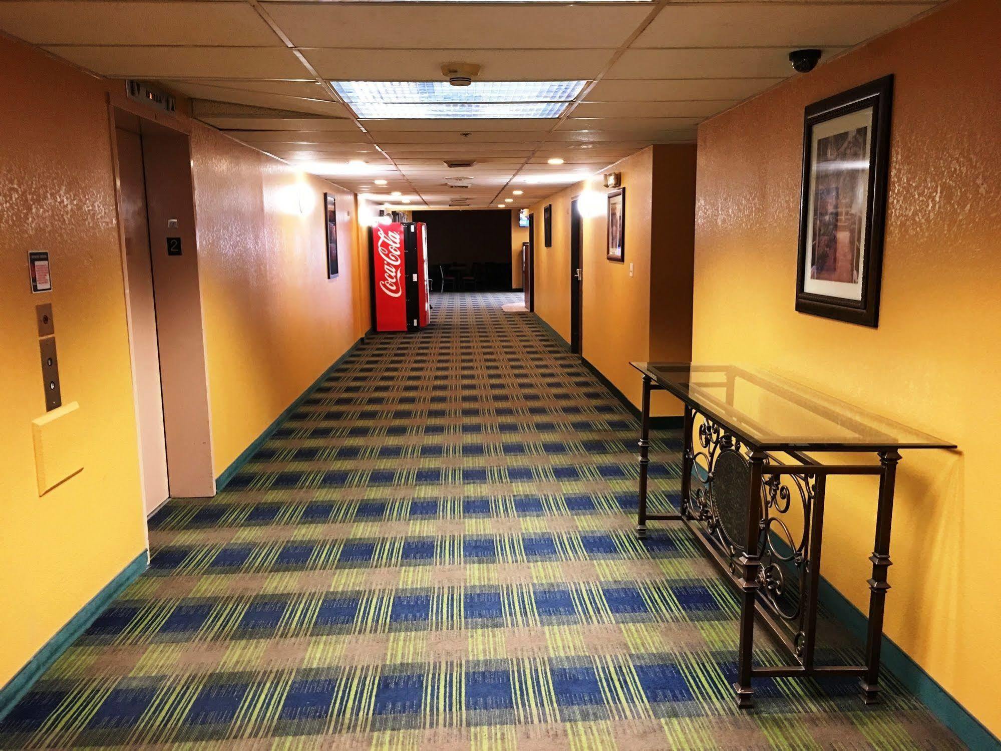 Howard Johnson By Wyndham Denver West Wheat Ridge
