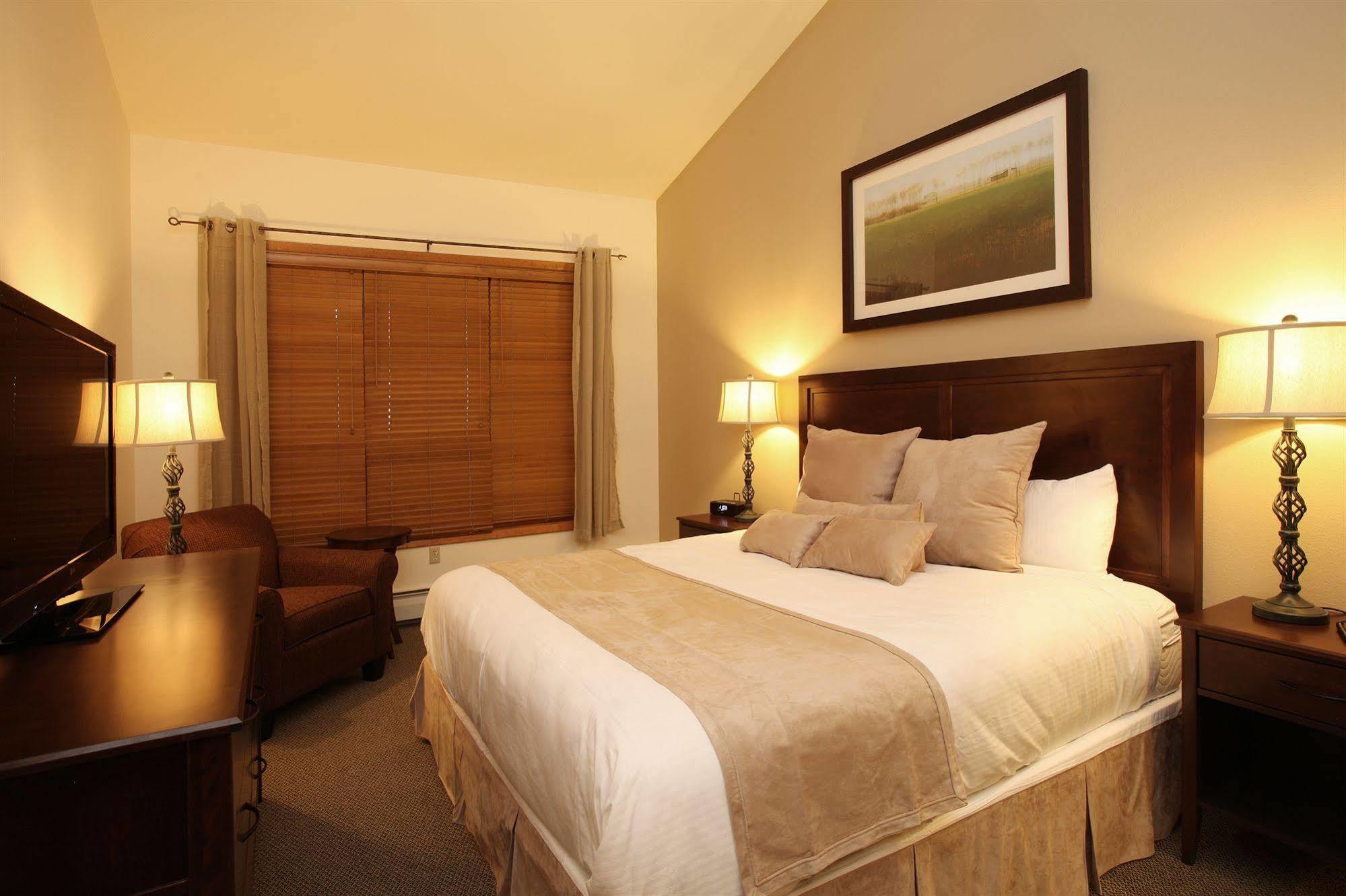 Lodge Zephyr Mountain *