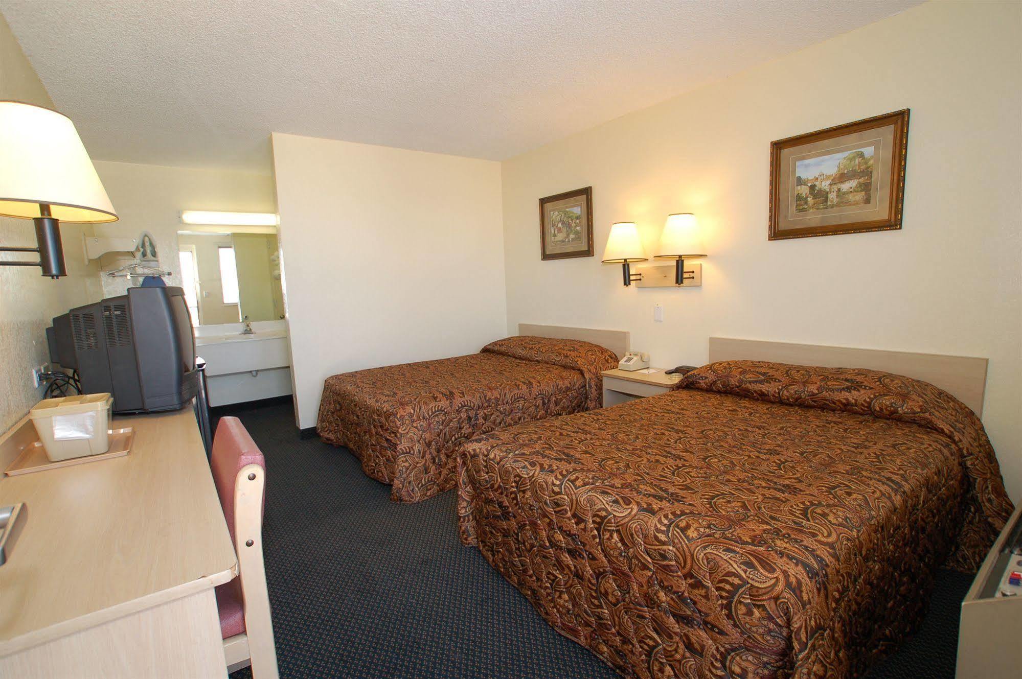 Rodeway Hotel 2*