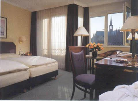 Super 8 By Wyndham Hotel