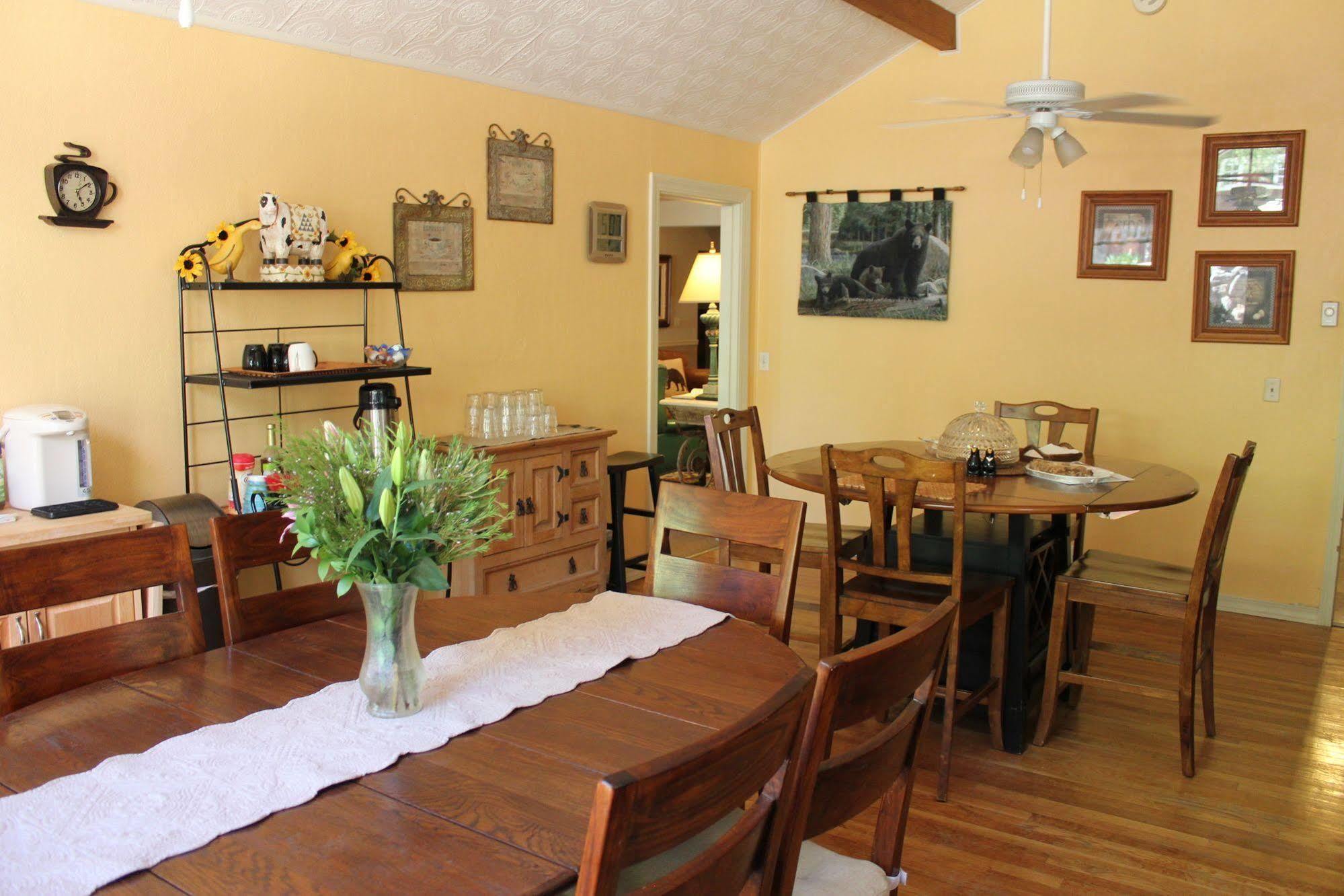 Acomodação com café da manhã  Black Bear Manor 2*