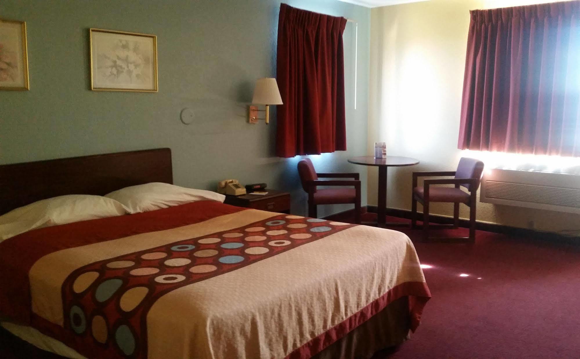 Hotel Super 8 By Wyndham North East Denver 2*
