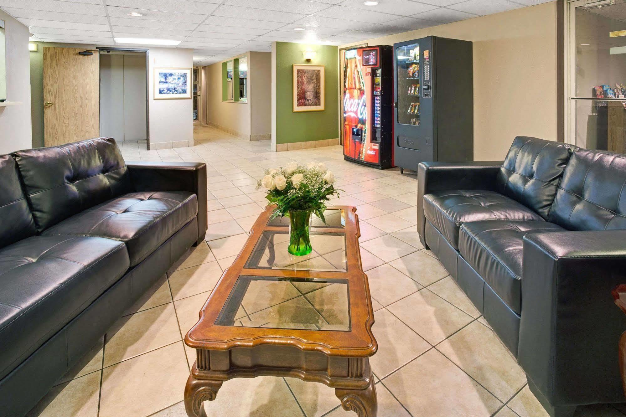 Super 8 By Wyndham North East Denver 2*