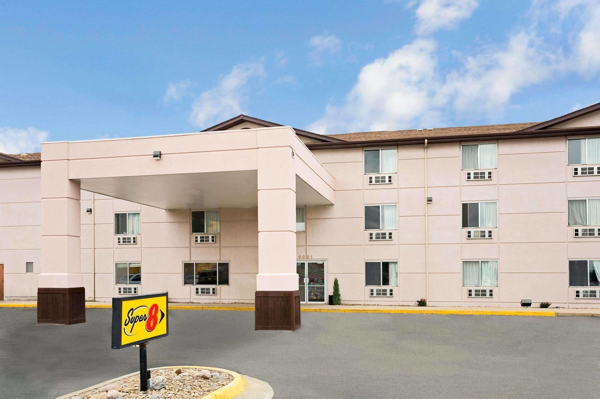 Super 8 By Wyndham North East Denver Hotel