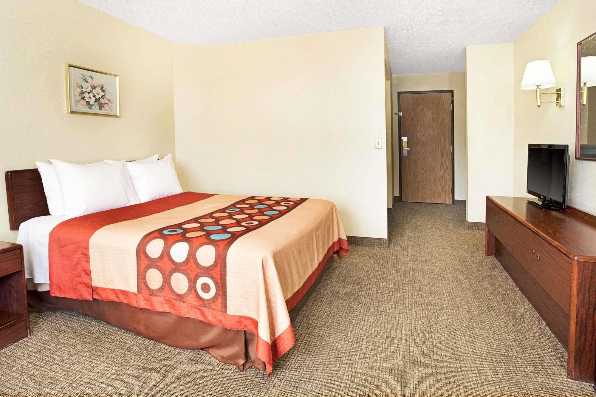 Hotel Super 8 By Wyndham North East Denver 2*