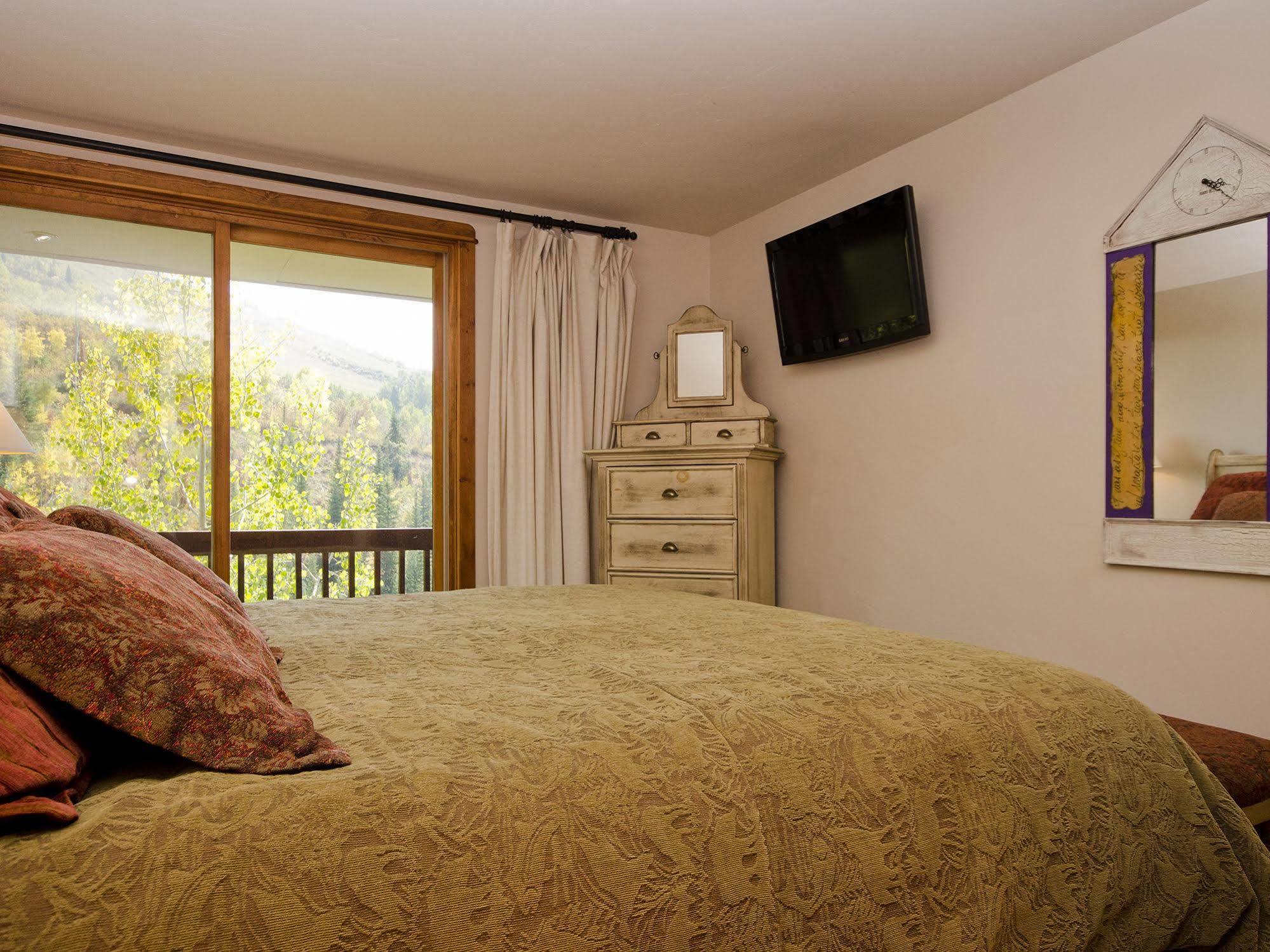 Storm Meadows Townhomes 3*