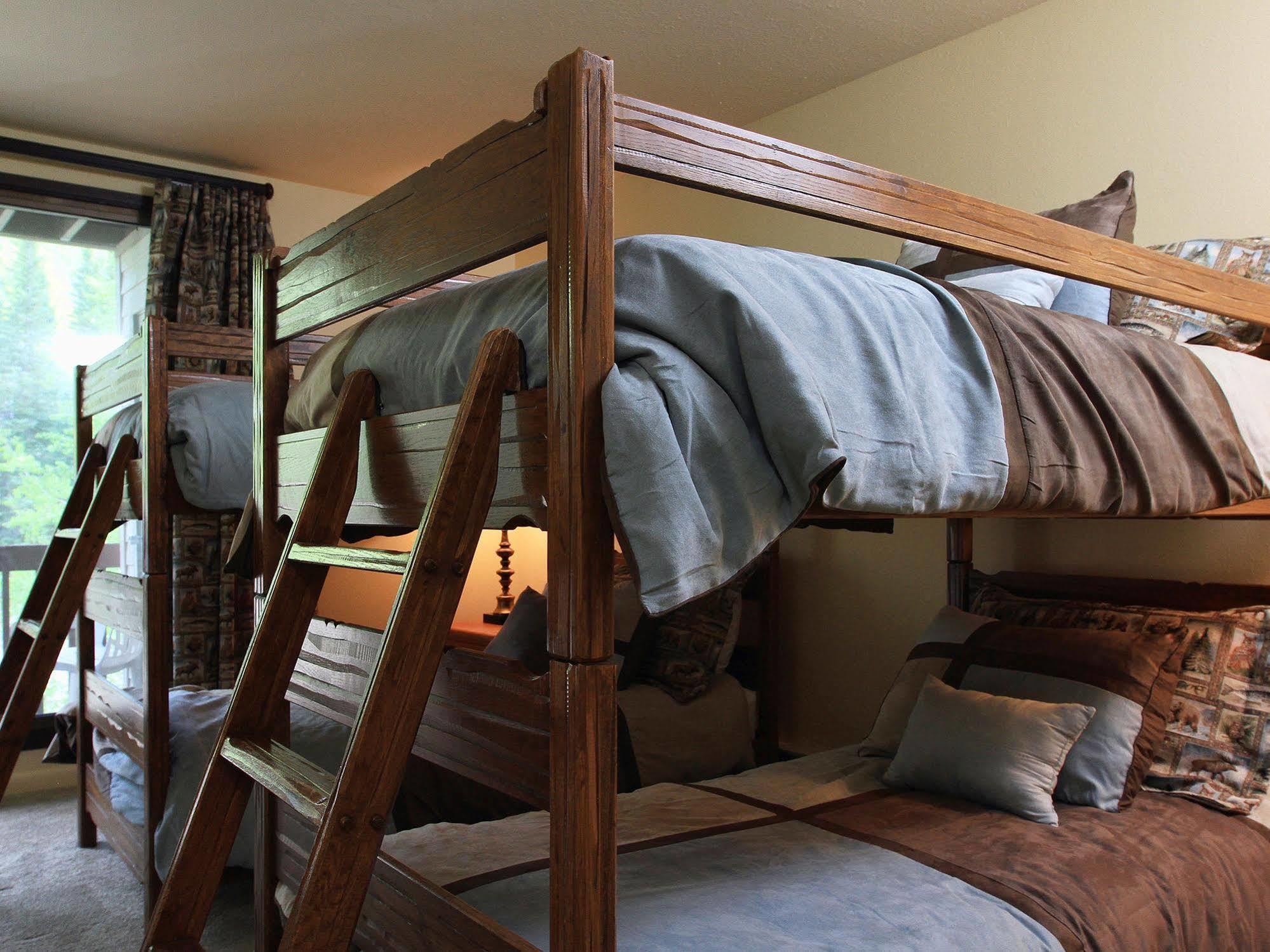 Storm Meadows Townhomes 3*