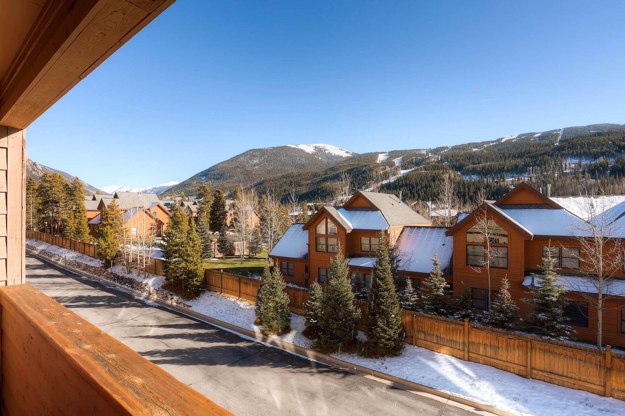 Gateway Mountain By 3*