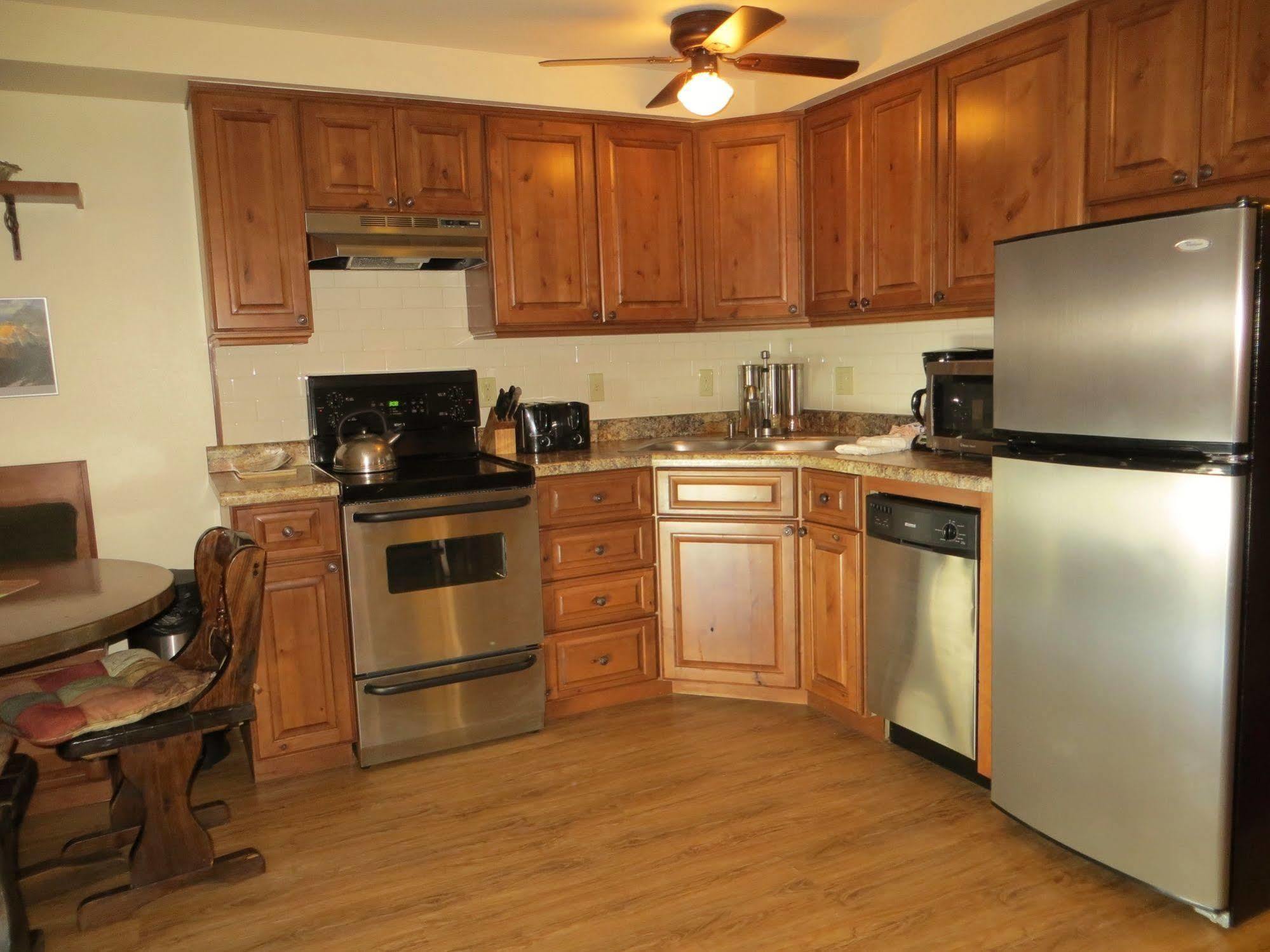 Three Seasons By 3* Crested Butte
