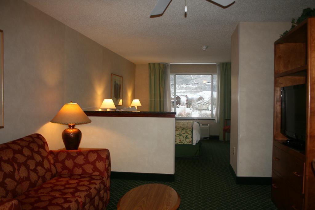 Fairfield & By Marriott