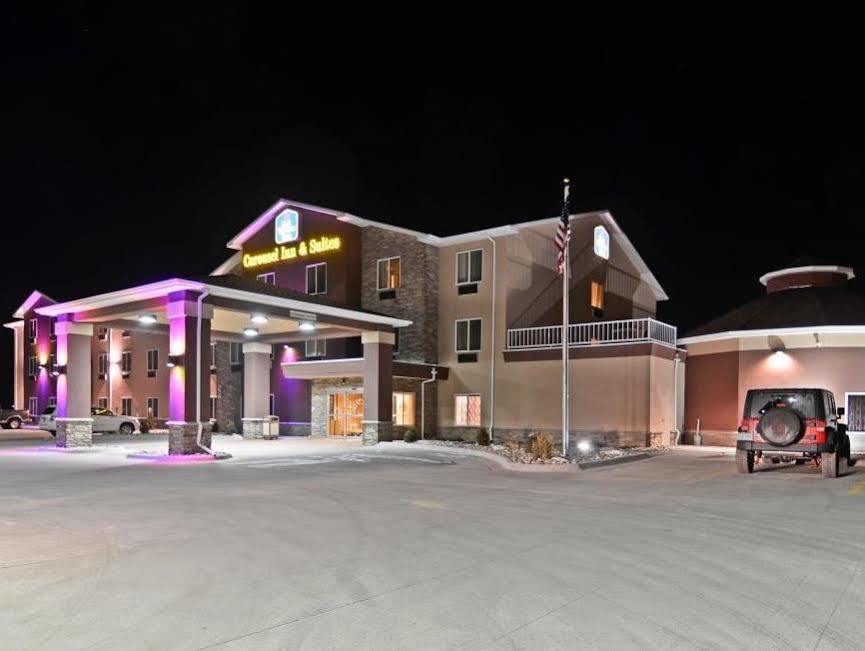 Western Carousel & Hotel 3*