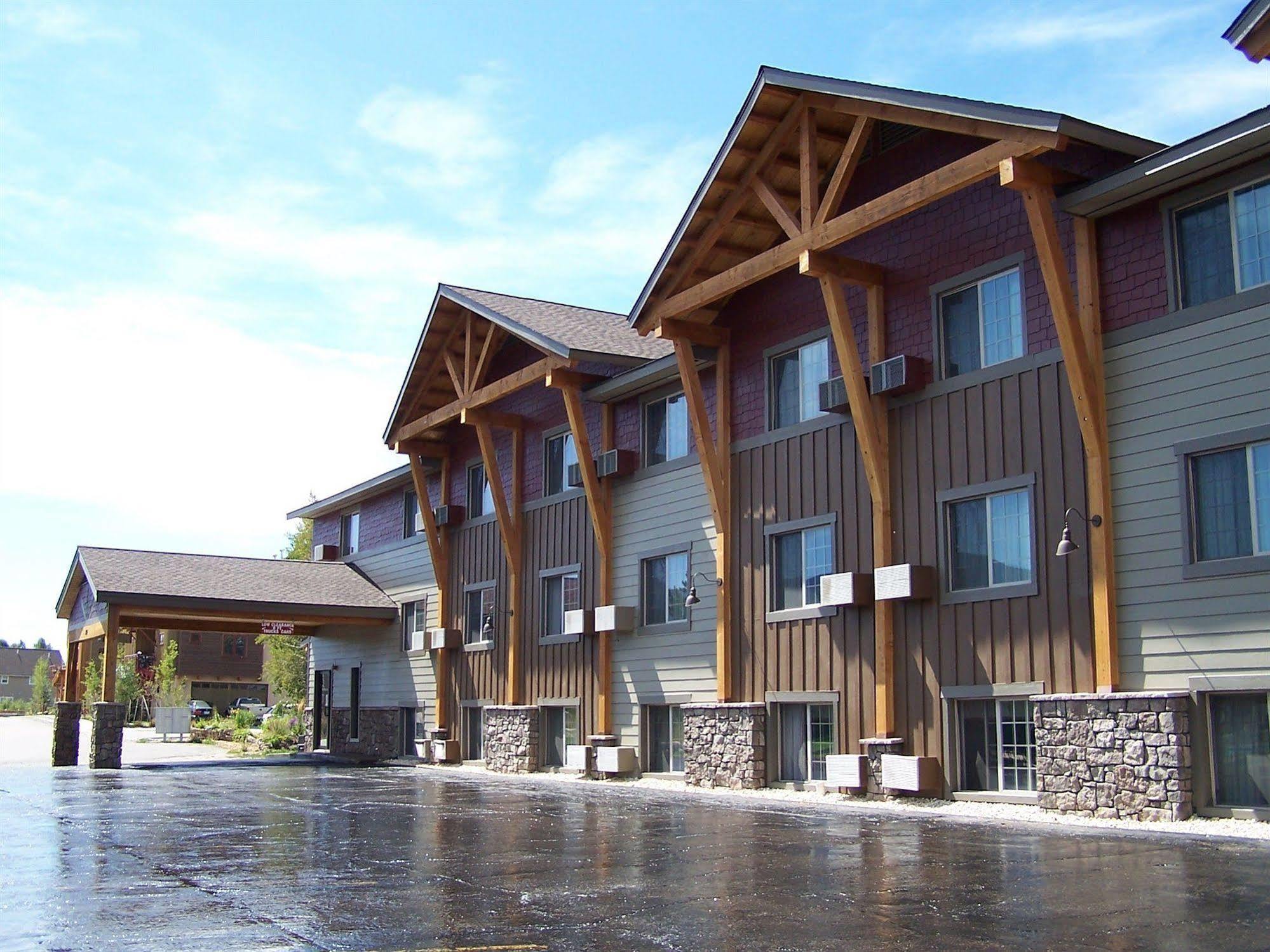The Steamboat Hotel 2*
