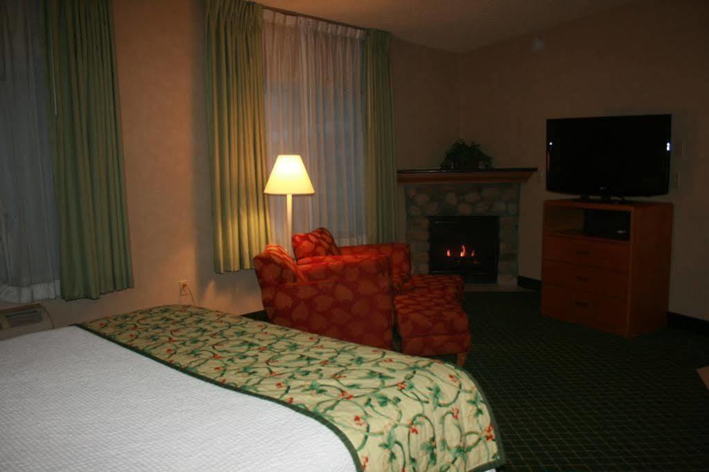Hotel Fairfield & By Marriott