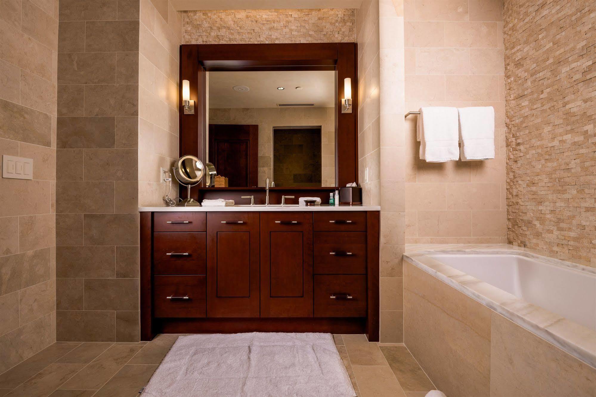 Elevation Residences At Solaris Aparthotel