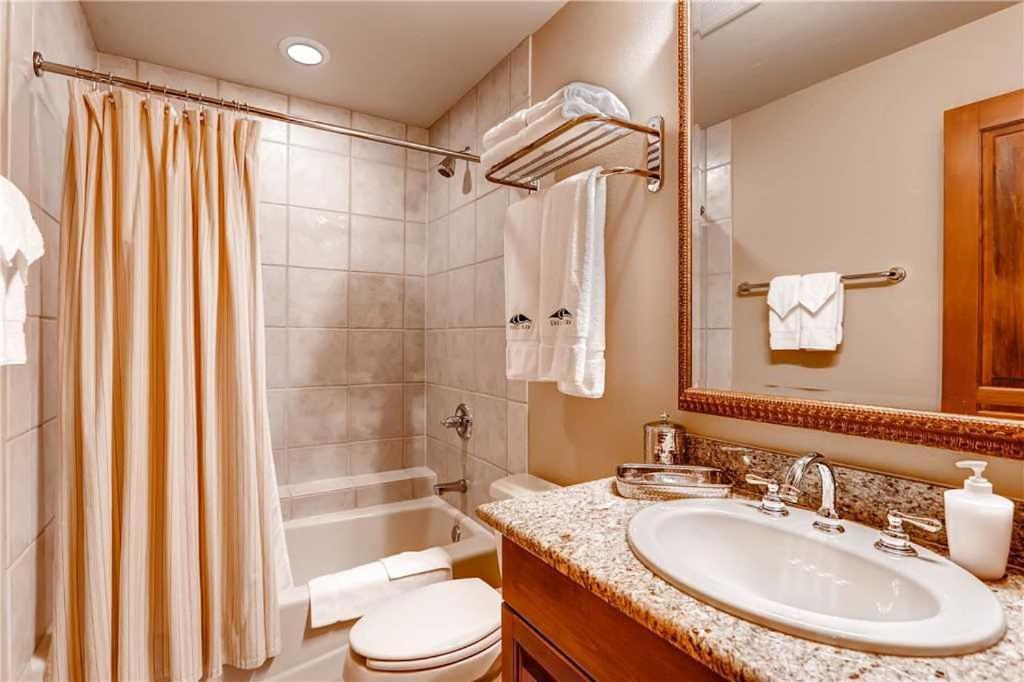 Christie Club 315