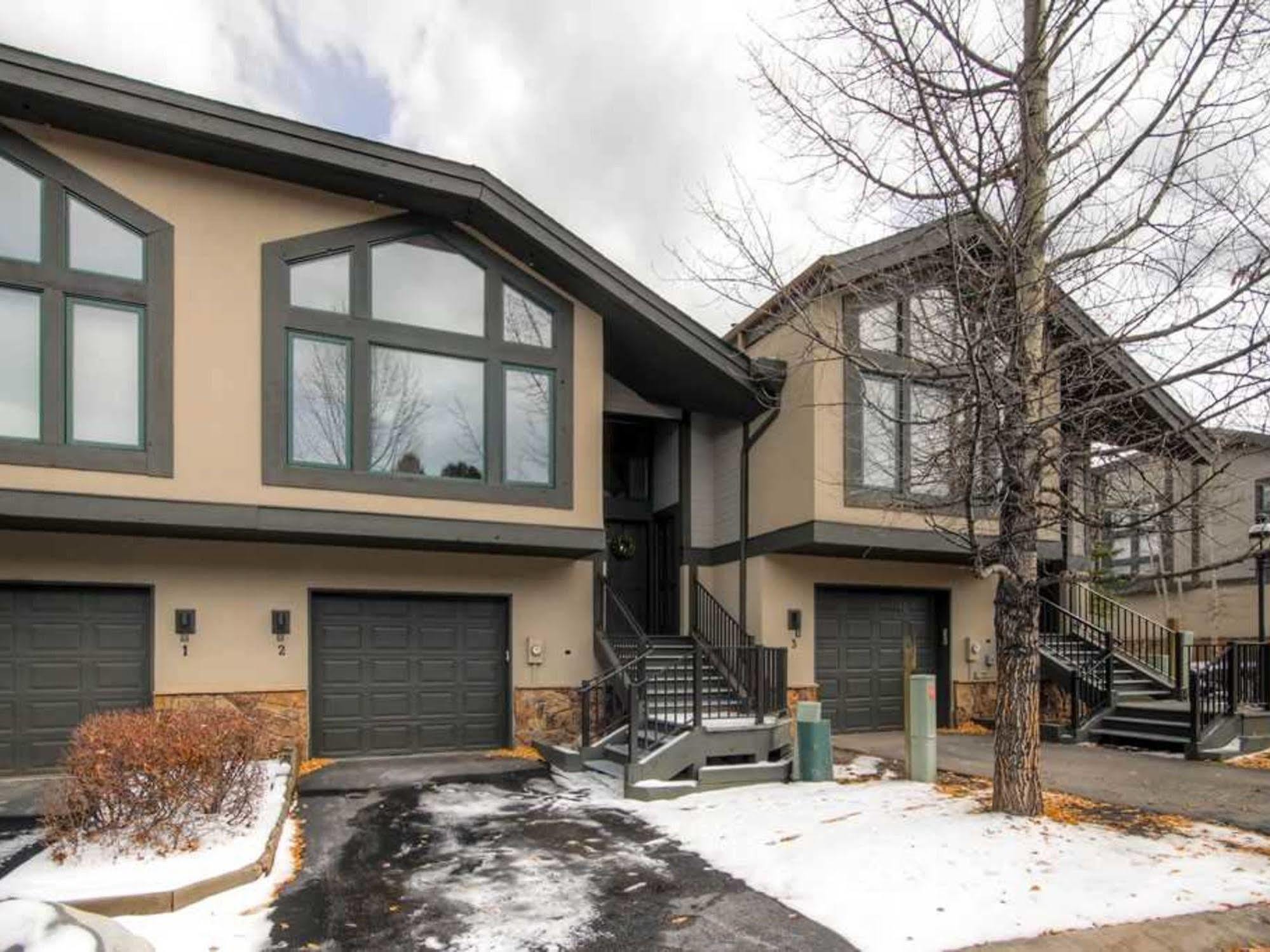 Hotel One Place Townhomes