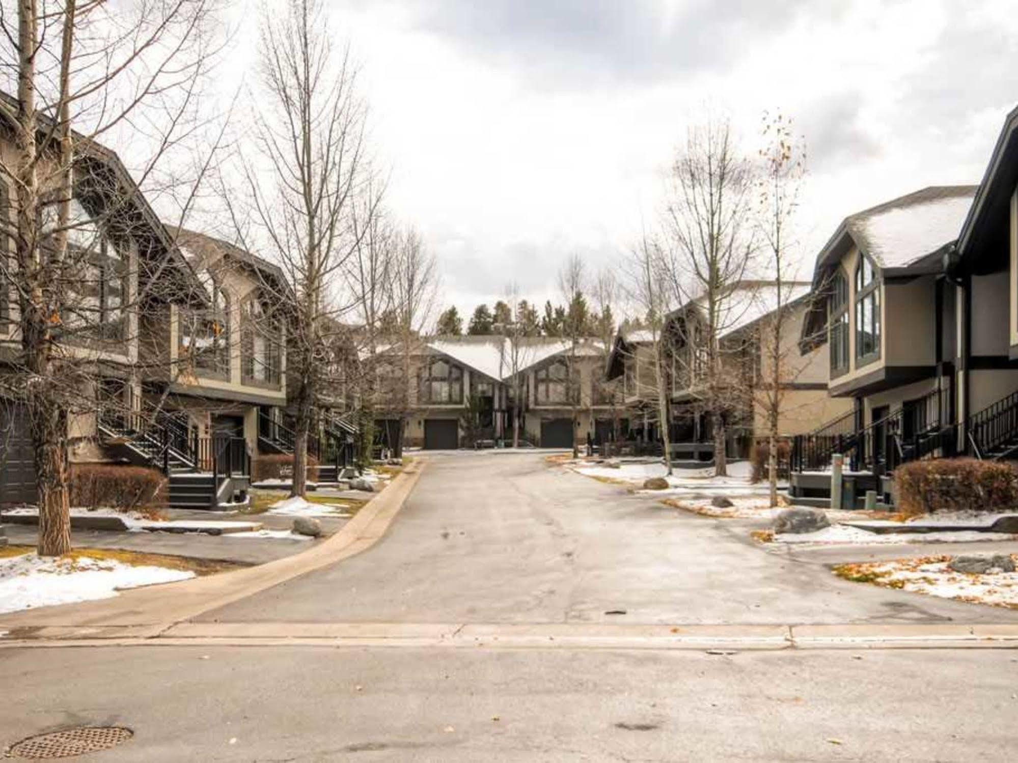 Hotel One Place Townhomes