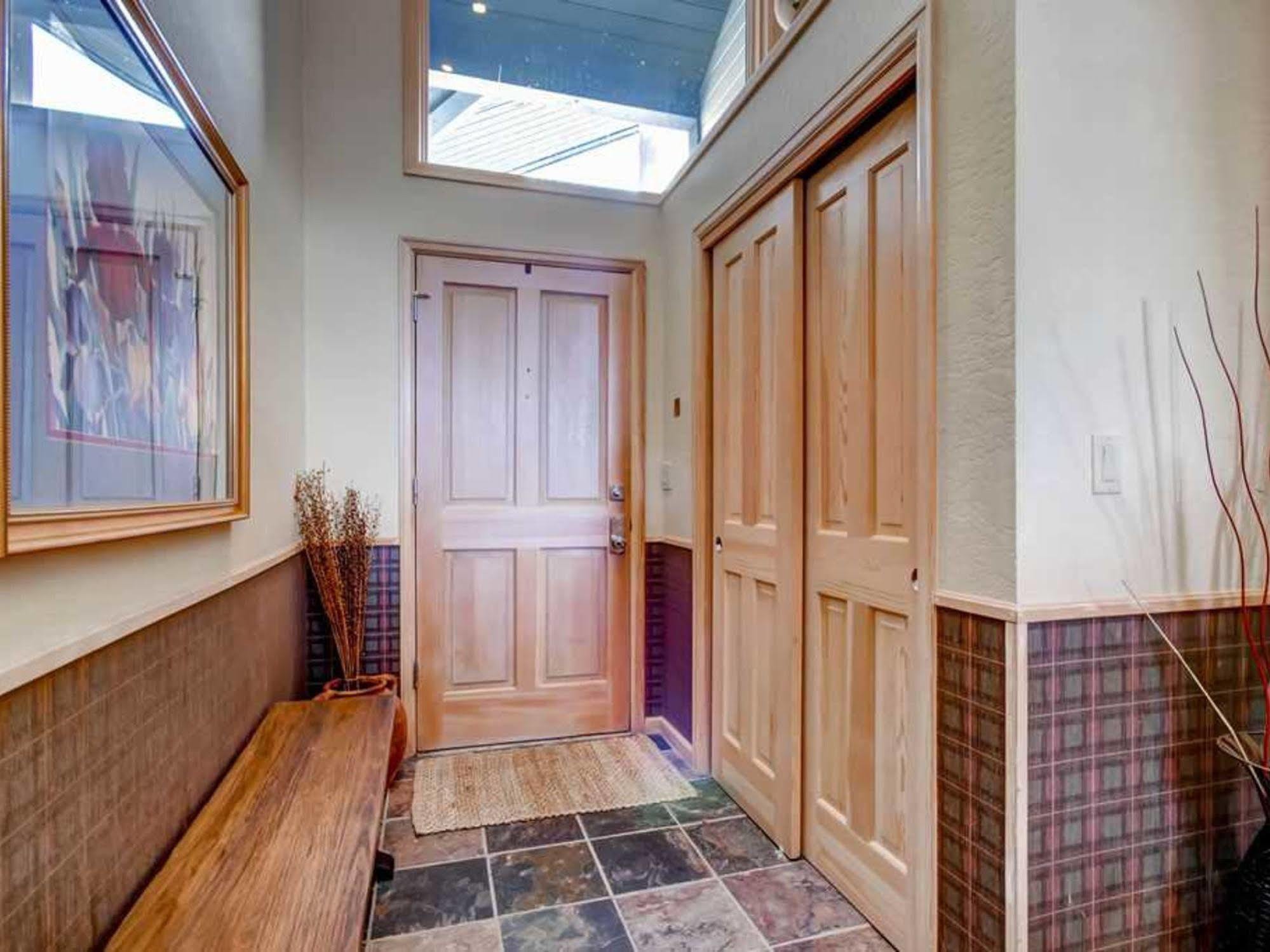 One Place Townhomes Hotel