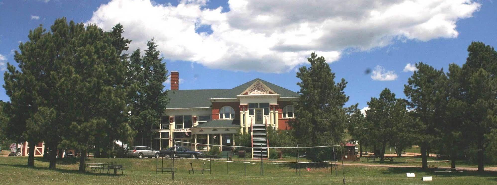 Hotel Hospitality House & Travel Park 3*