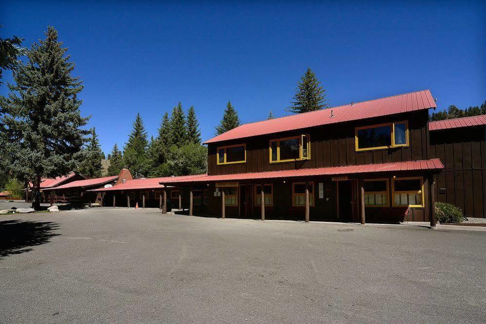 Harmel's Ranch Hotel Almont