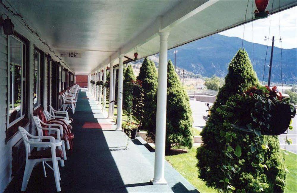 Hanging Inn
