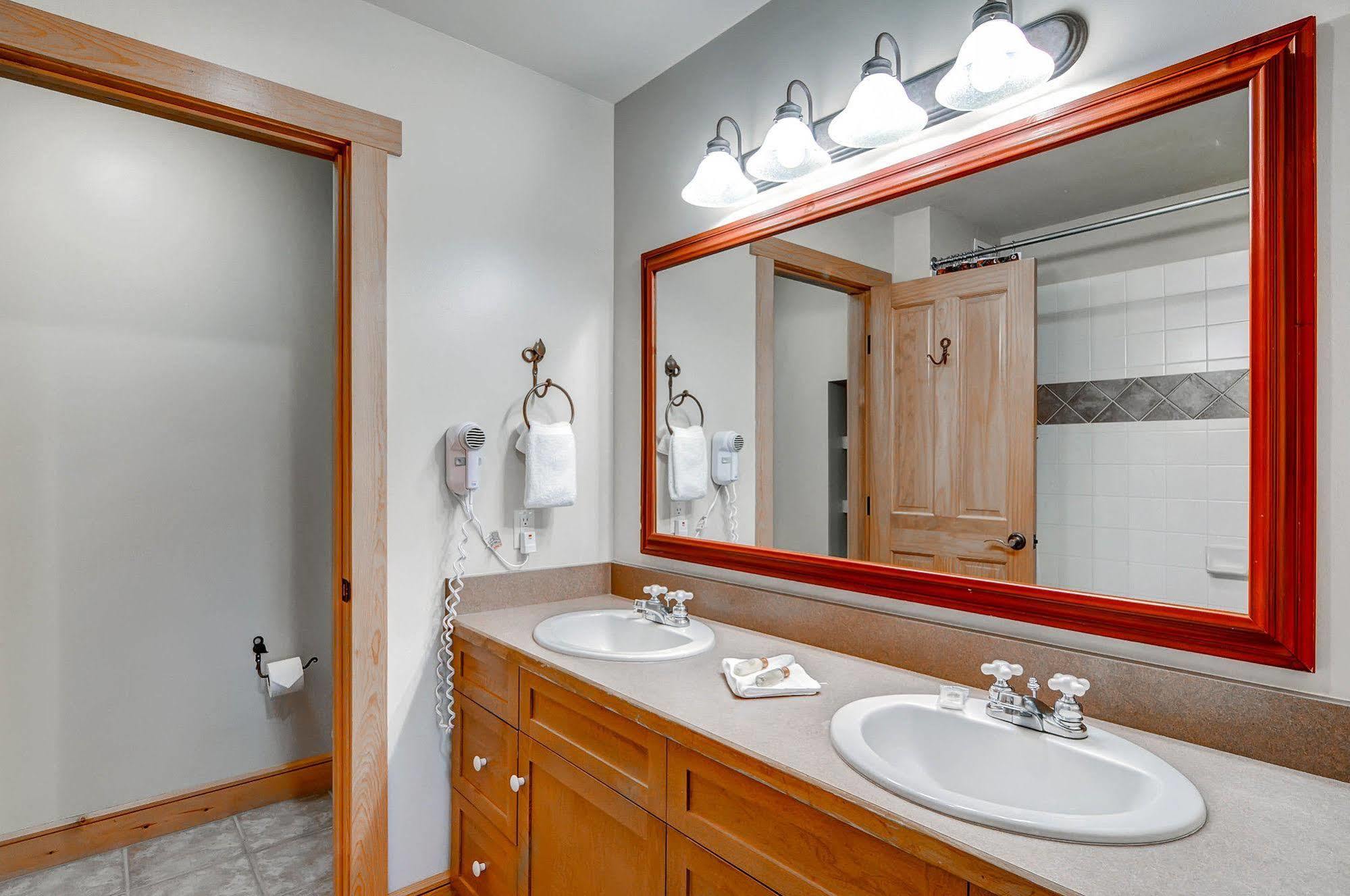 East Village Hotel 3*