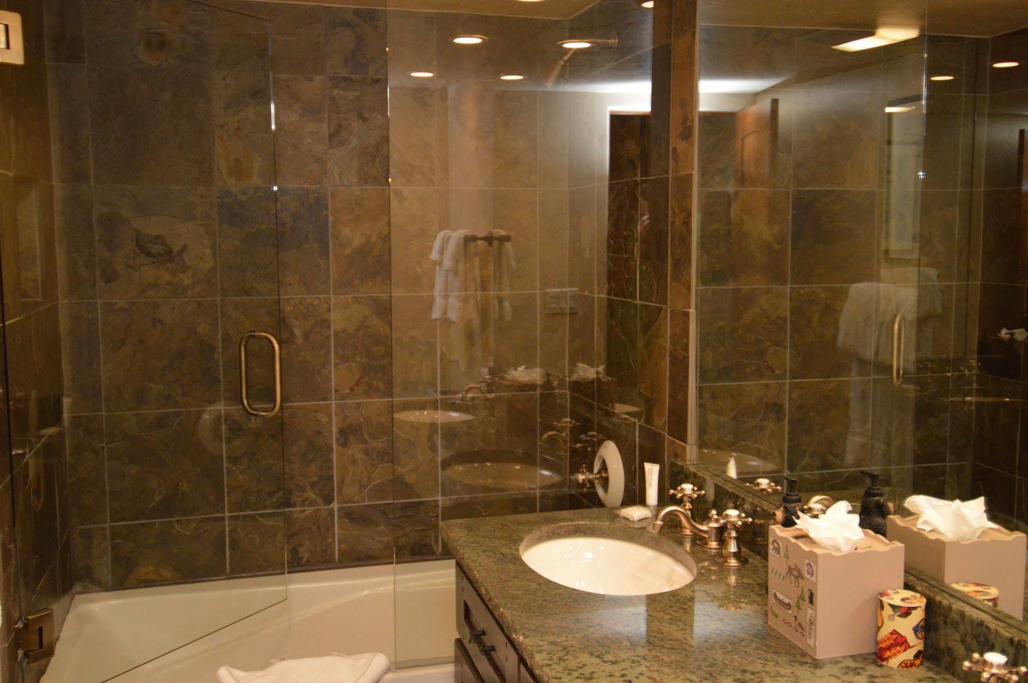 Chateau Eau Claire & Roaring Fork By Frias Hotel