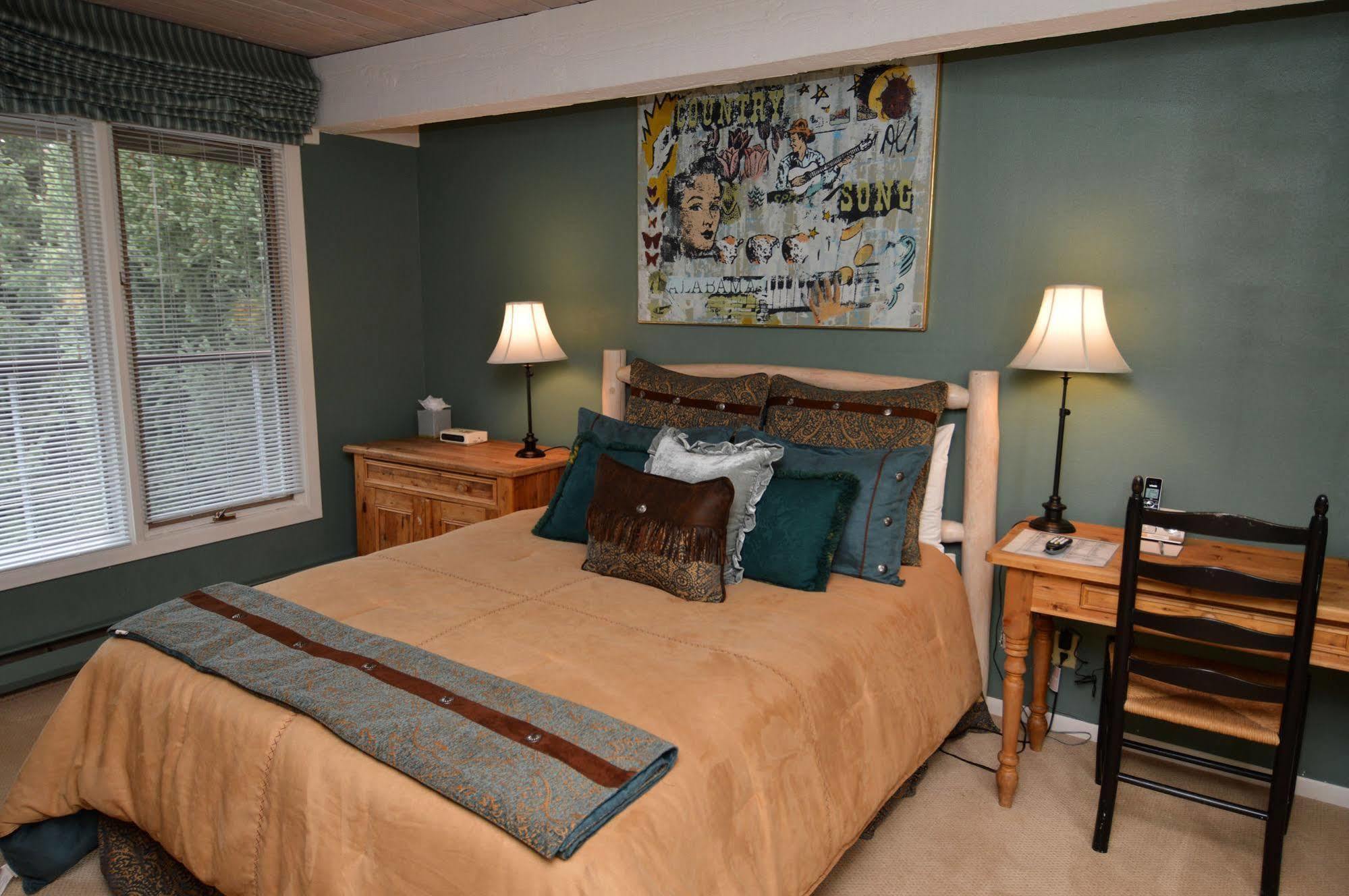 Chateau Eau Claire & Roaring Fork By Frias Hotel 4*