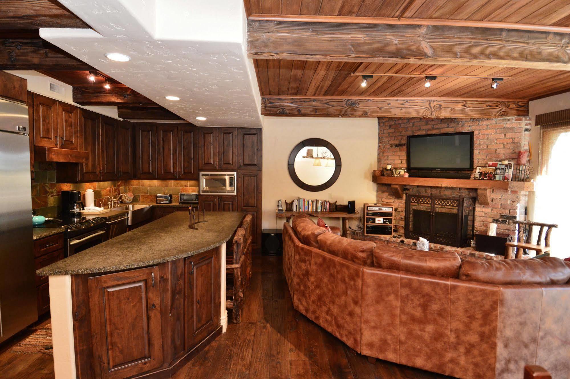 Chateau Eau Claire & Roaring Fork By Frias 4*
