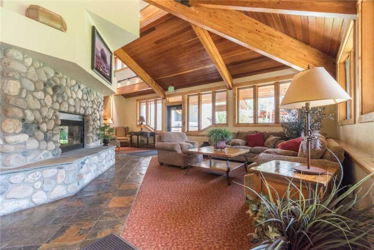 1310 Trappeur's Lodge, Trappeur's Crossing *