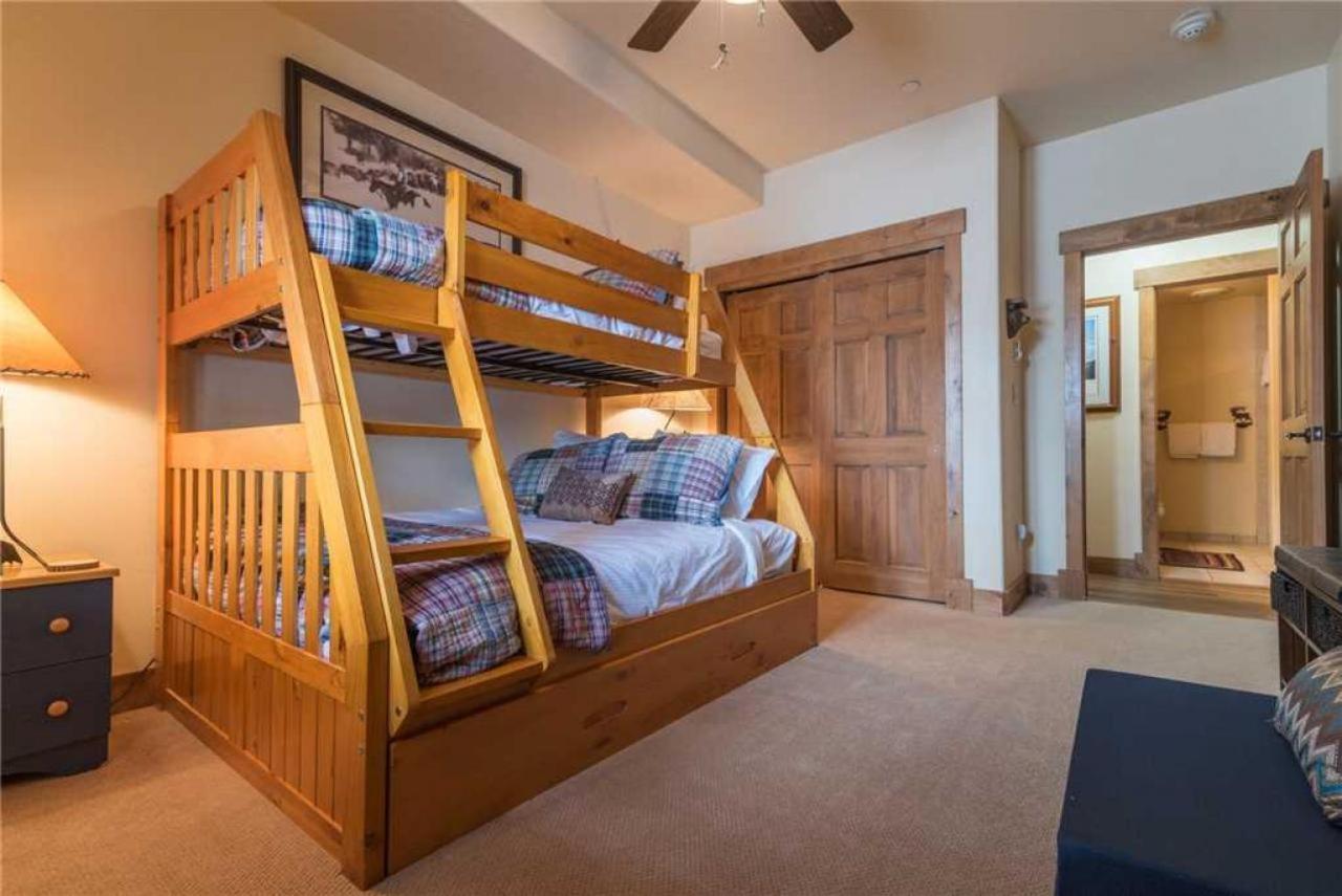 3101 Champagne Lodge, Trappeur's Crossing *