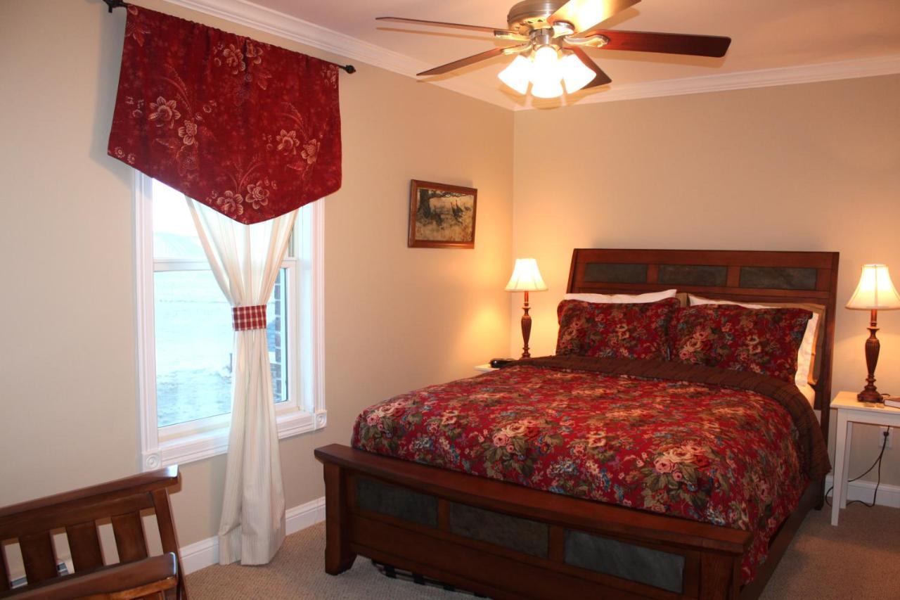 Lamp Post Inn 3*