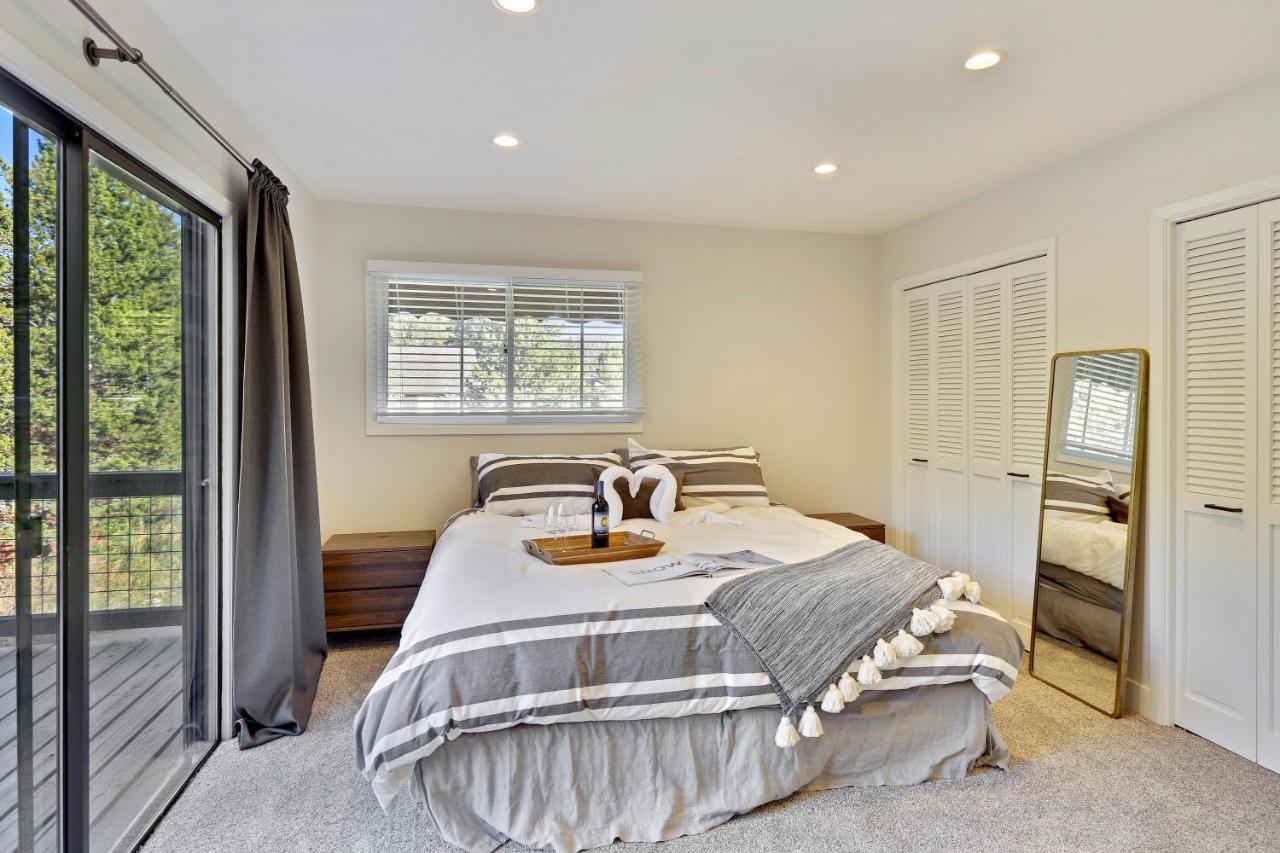 Slopeside Luxury Chalet: Riverside With Hot Tub & Activity Perks Winter Park