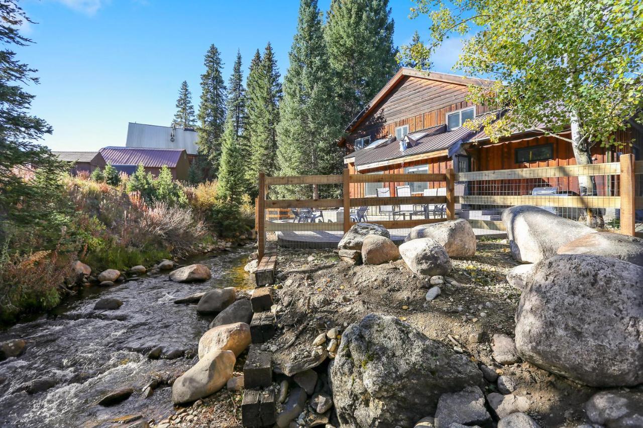 Holiday home Slopeside Luxury Chalet: Riverside With Hot Tub & Activity Perks