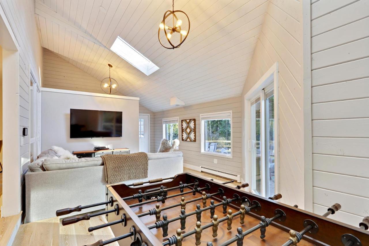 Slopeside Luxury Chalet: Riverside With Hot Tub & Activity Perks * Winter Park